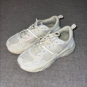 STQ Stylish Cream Sneakers